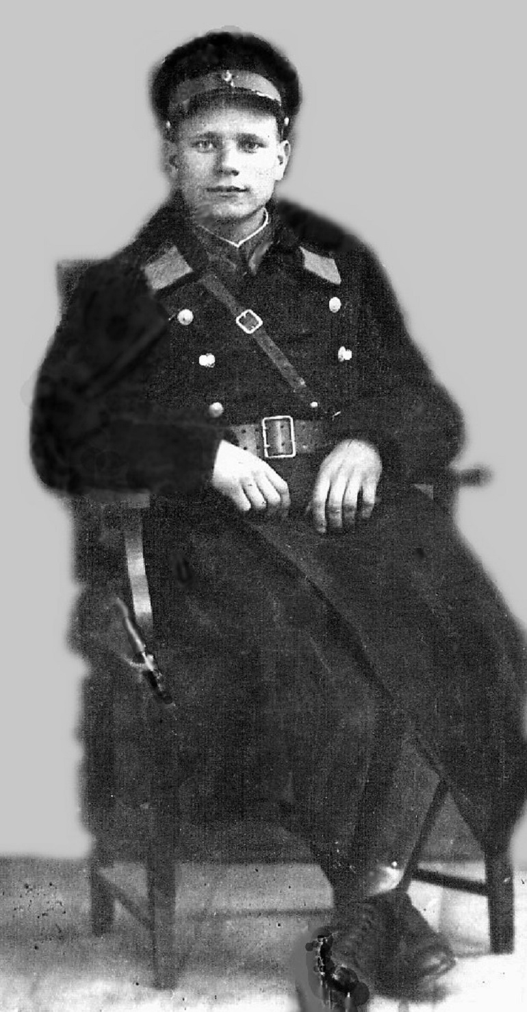 Николай Турок после прохождения в 1940 г. подготовки в Гродненской школе милиции исполнял обязанности участкового Свислочского РО НКВД
