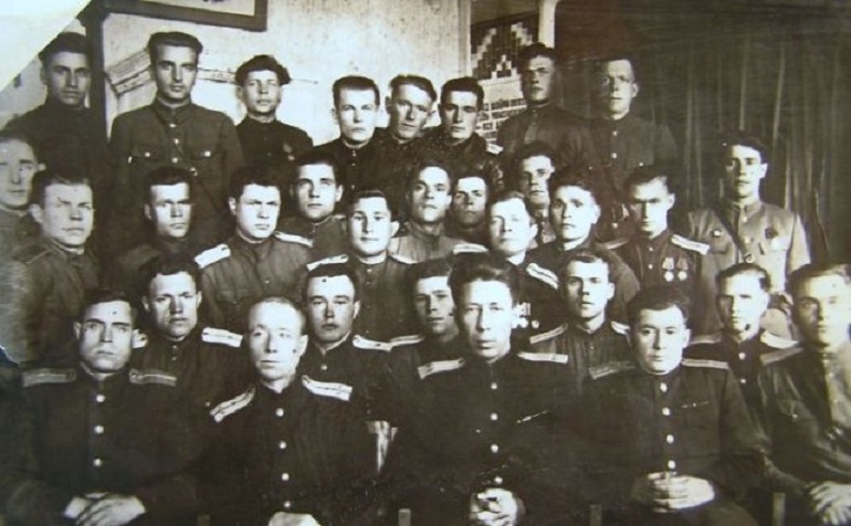 Начальник управления милиции Гродненской области Горячев П. Я. (1ряд в центре) в Вороновском отделе милиции