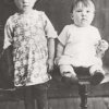 Рубинштейн Анна (слева). Имя второго ребенка неизвестно.