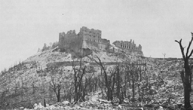 Руины монастыря ставшего крепостью Monte-Cassino