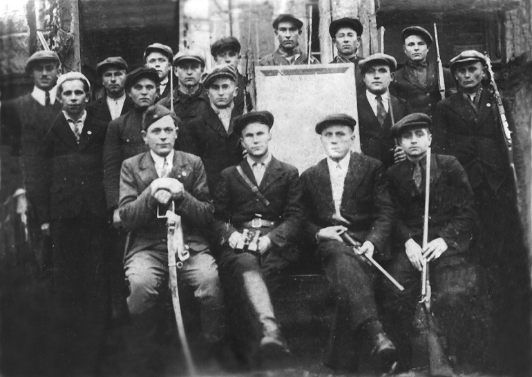 Добровольные помощники милиции из местечка Кореличи, 1939 г.