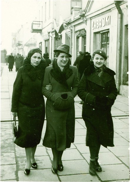 Модные женщины из Бреста в 1930-е годы
